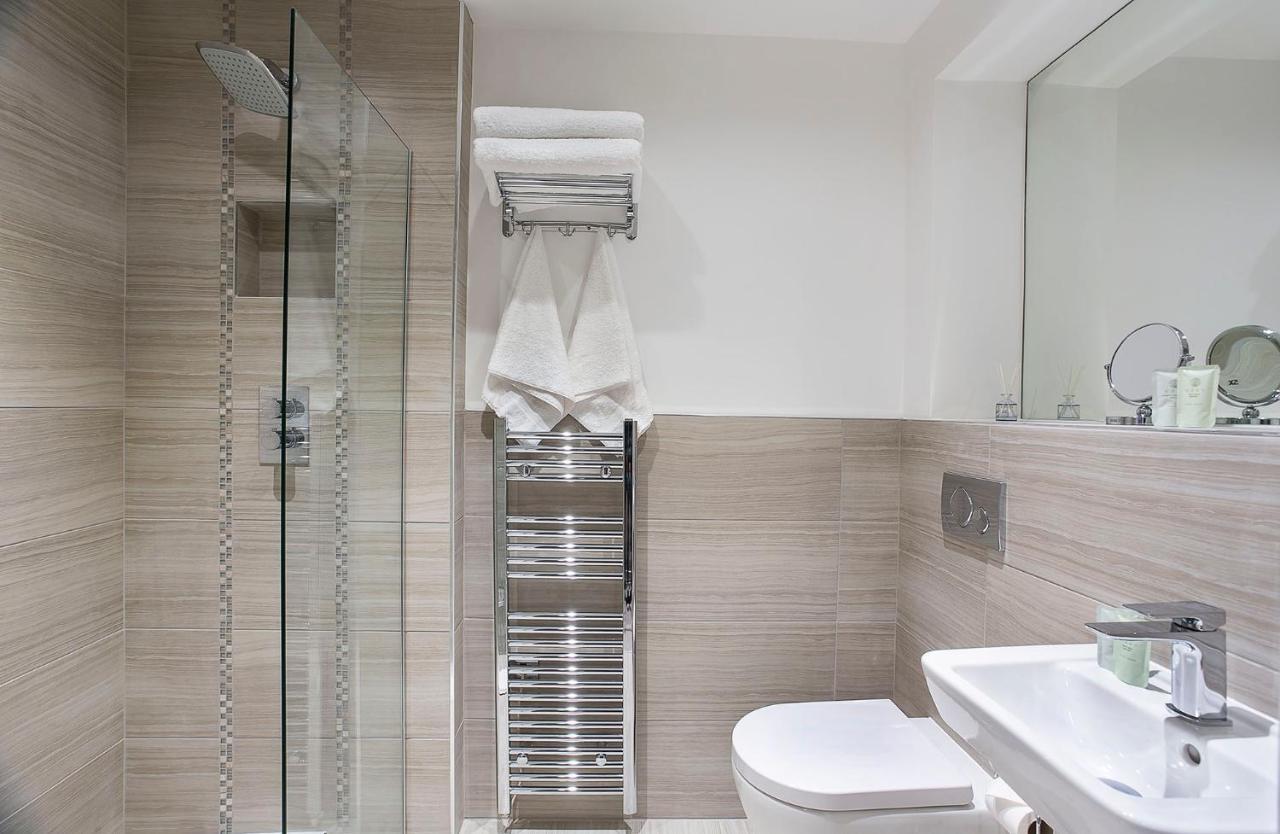 Waters Edge At Cocoa Suites York Esterno foto