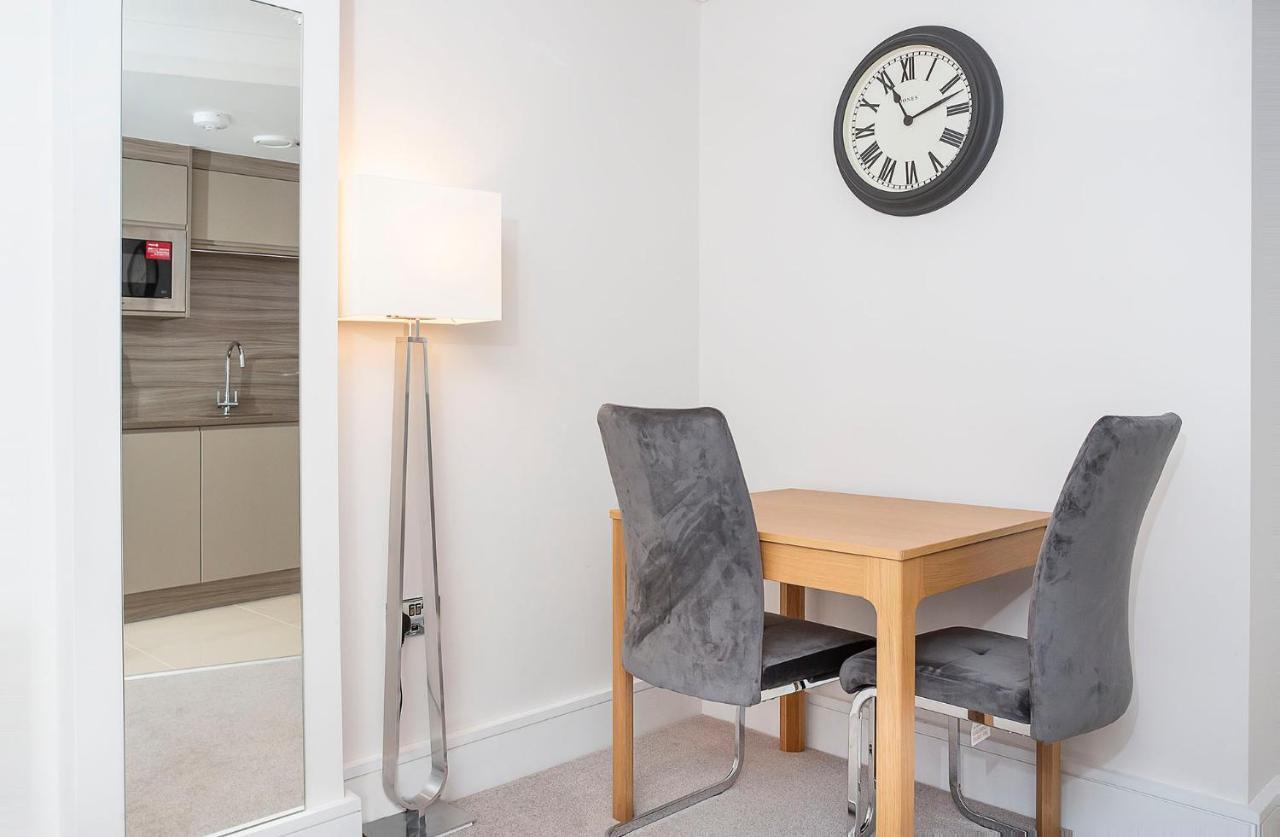 Waters Edge At Cocoa Suites York Esterno foto