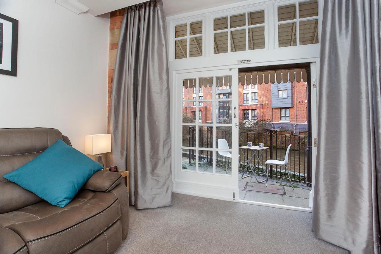 Waters Edge At Cocoa Suites York Esterno foto