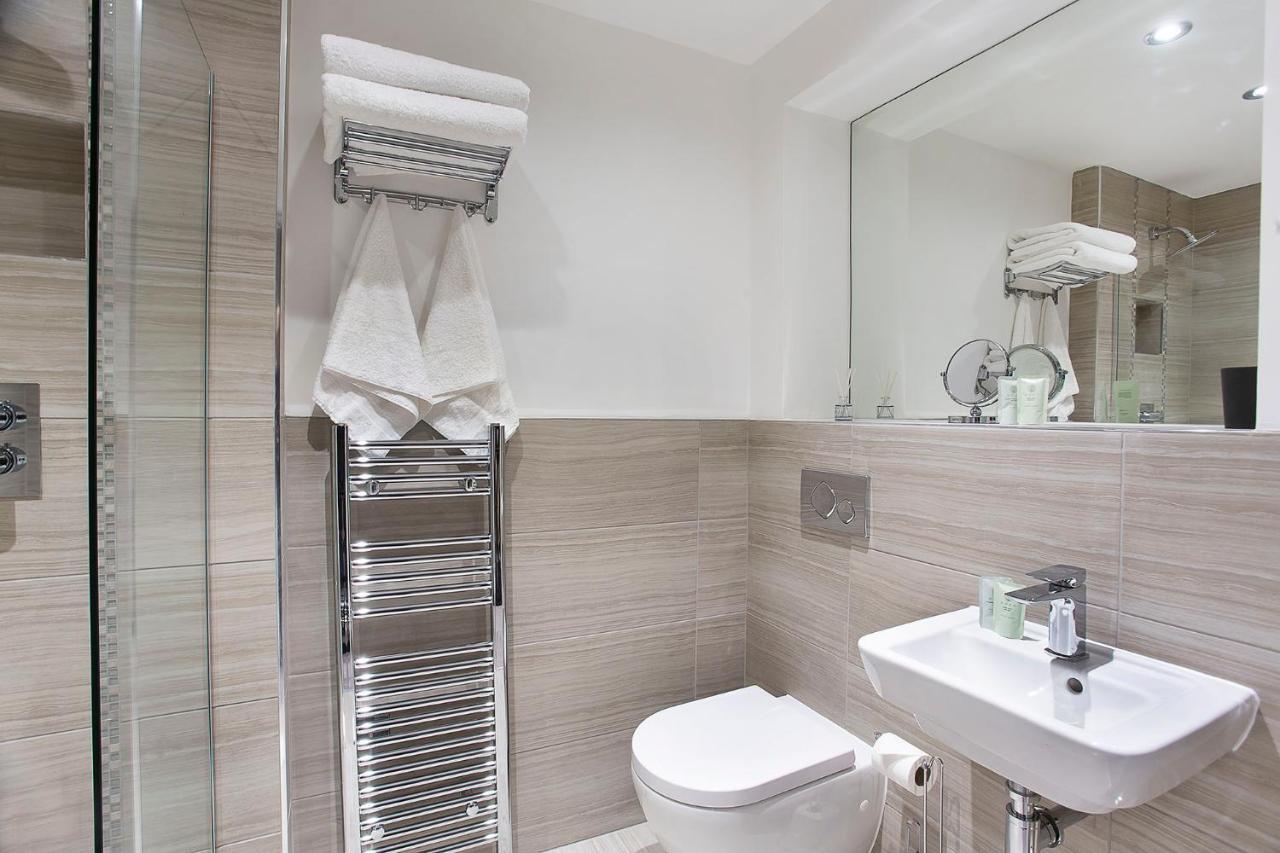 Waters Edge At Cocoa Suites York Esterno foto