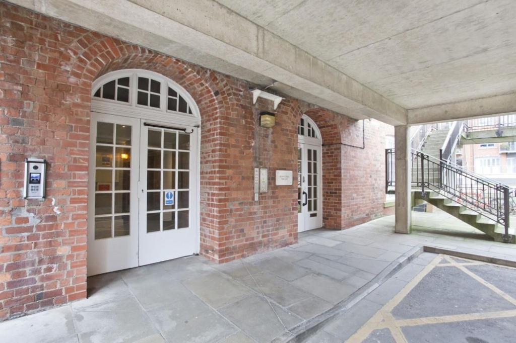 Waters Edge At Cocoa Suites York Esterno foto