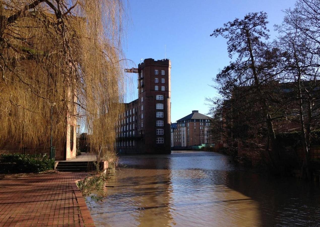 Waters Edge At Cocoa Suites York Esterno foto