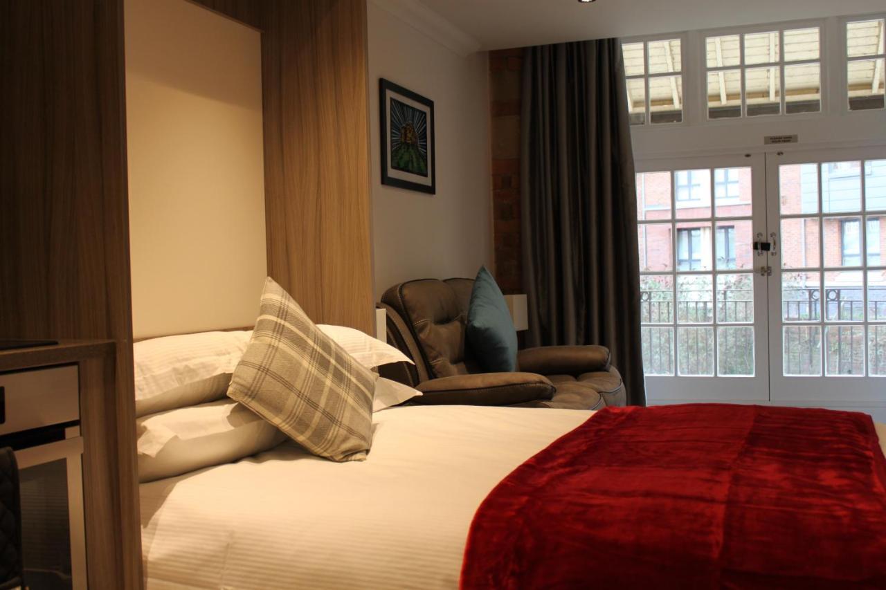 Waters Edge At Cocoa Suites York Esterno foto