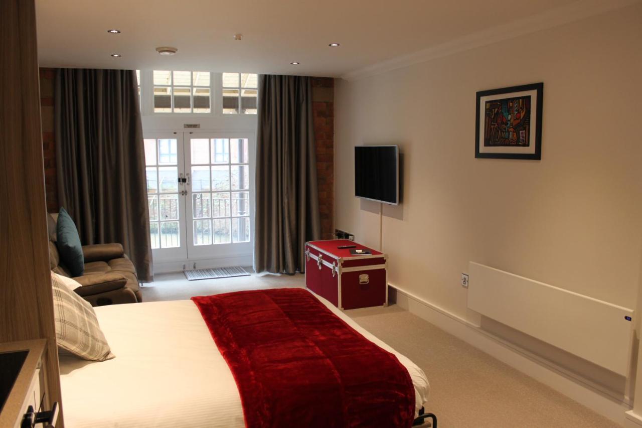 Waters Edge At Cocoa Suites York Esterno foto